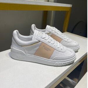 Valentino Garavani Sneakers size 36